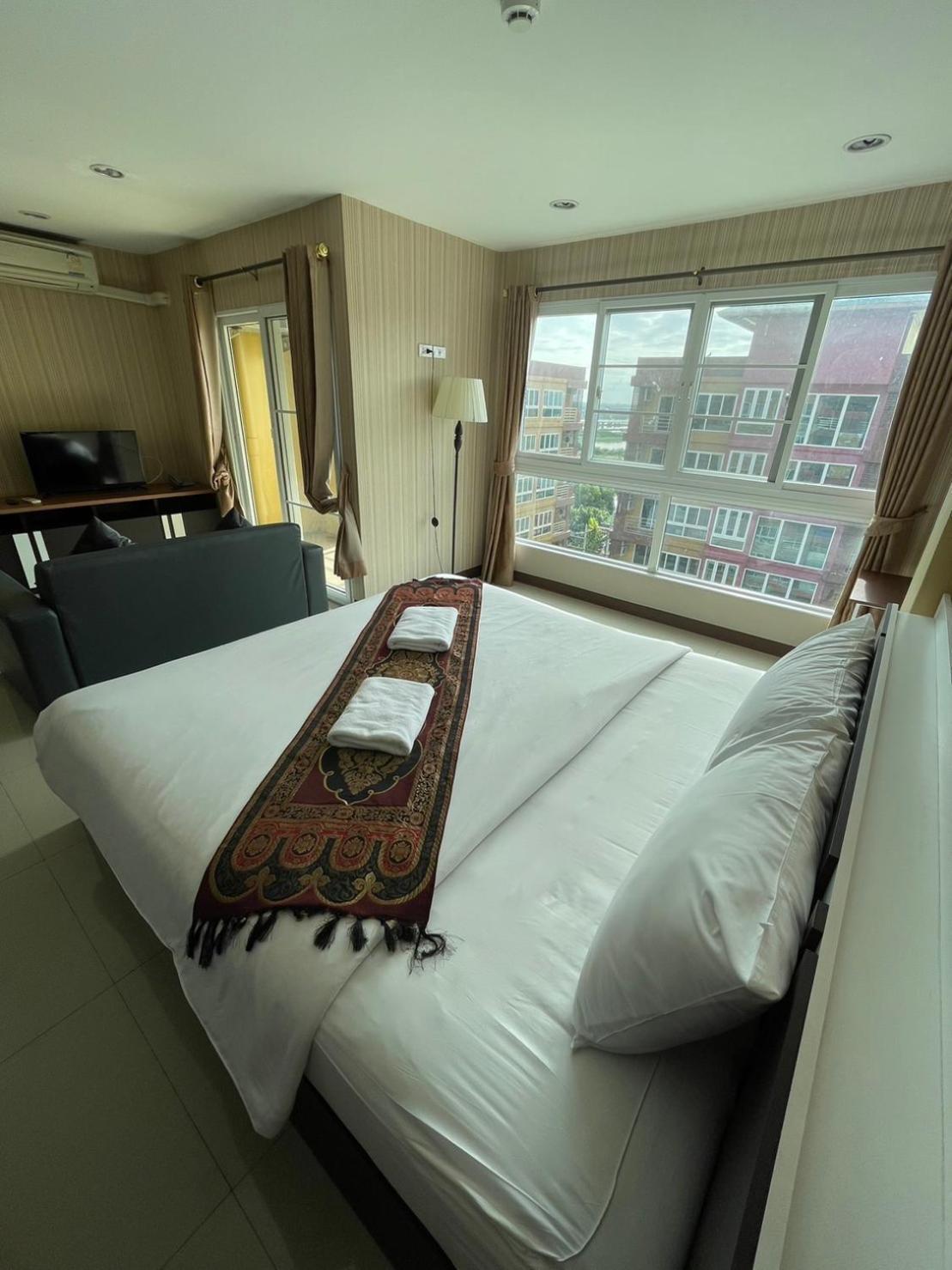 H2Do Hotel Ban Khlong Sanam Phli Exterior photo